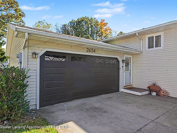 5th image of 2654 Renfrew Way