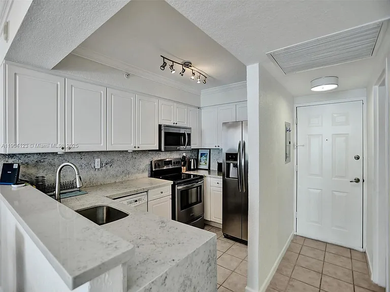2501 S Ocean Dr #505 — Photo 11