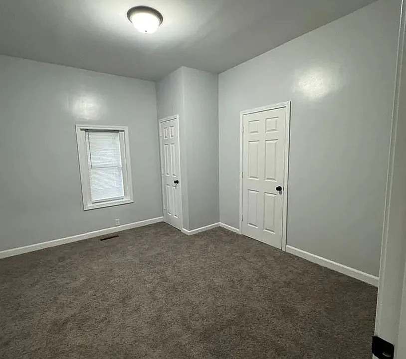 122 E 14th St