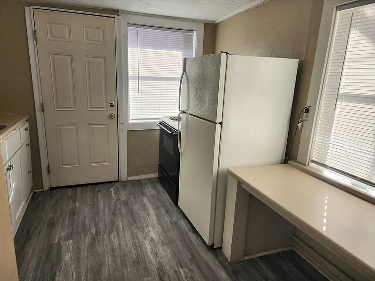 216 S Avenue I #4 — Photo 9