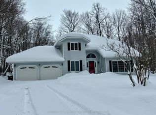 83 Wozniak Rd, Penetanguishene, ON L9M 1W6