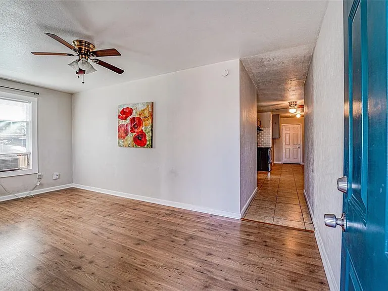 2520 Anita St — Photo 5