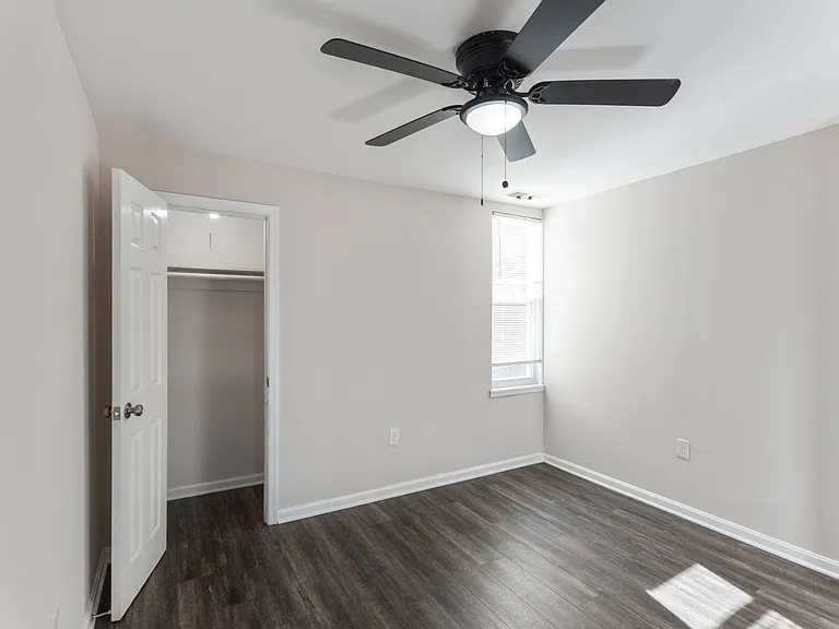 1514 N Luzerne Ave — Photo 11