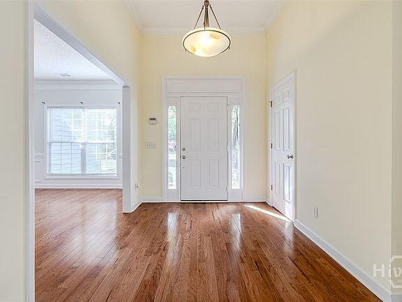 4th image of 304 Erin Court