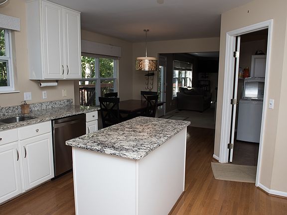 5th image of 209 W Stoneridge Dr