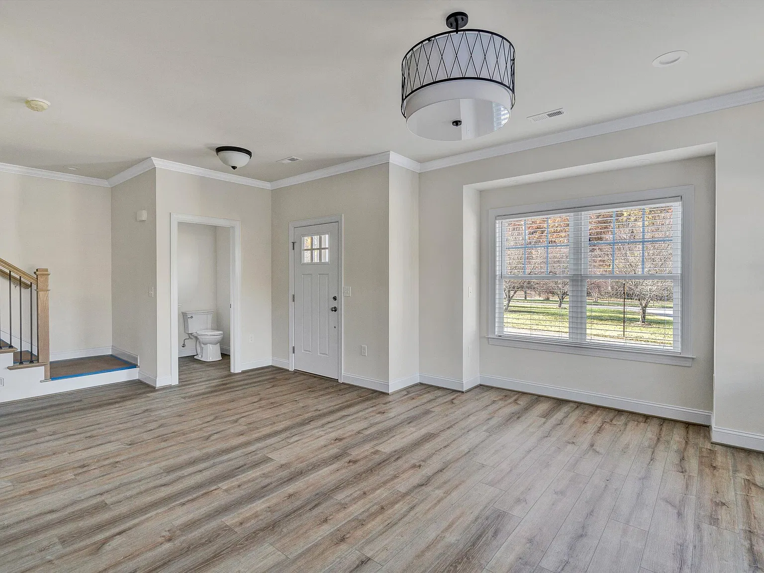 3 bed, 2.5 bath, 2044 sqft, $3,015 — Photo 3