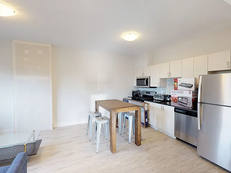 323 Besserer St #3-R02 — Photo 1
