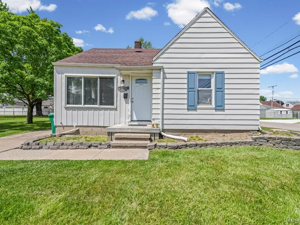 5759 Deering St, Garden City, MI 48135