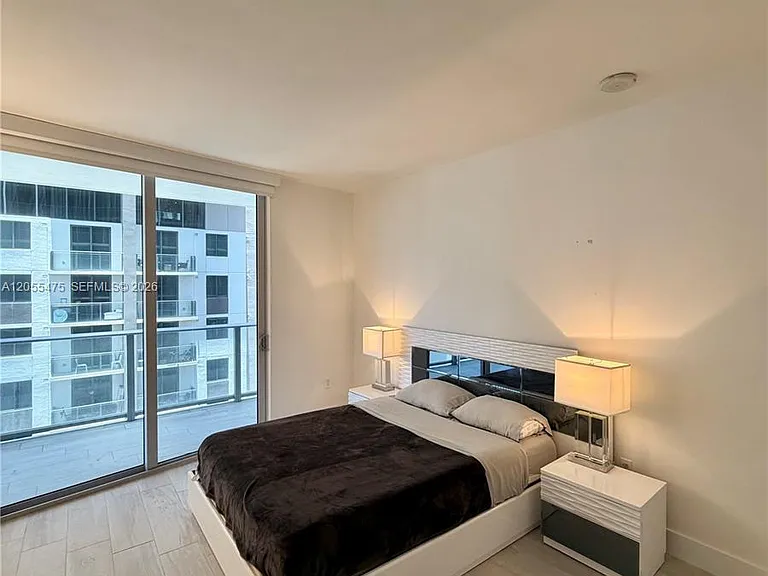 1010 SW 2nd Ave #707 — Photo 4