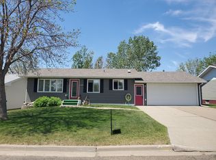 1149 Blackstone Ln, Beulah, ND 58523