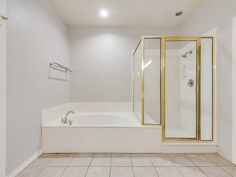 739 Harbour Town Dr — Photo 17