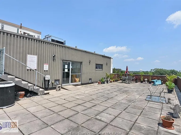 2144 Pelissier St #601 — Photo 9