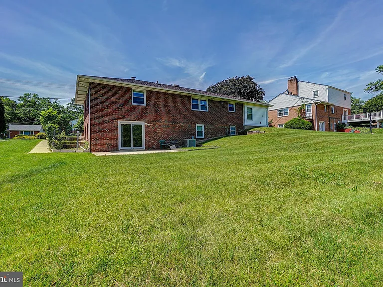 2708 Shanandale Dr — Photo 46
