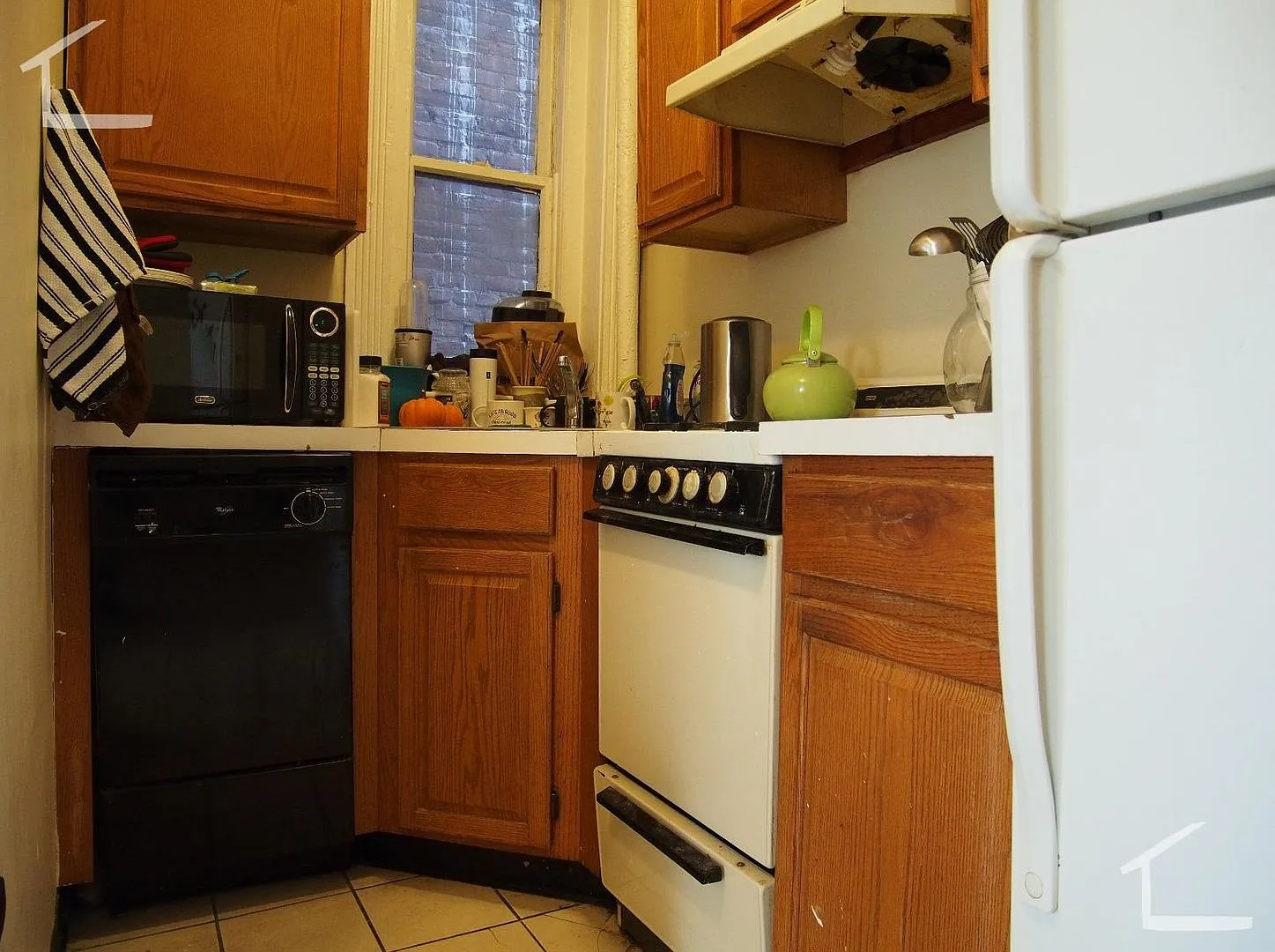 No Brokers Fee, Heat, Hot Water Included, Laundry on a Site, Parking for Rent — Photo 2