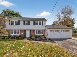 9 Larsen Rd, Somerset, NJ 08873