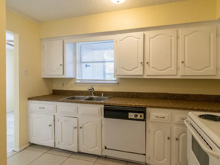 439 Valley Park Dr — Photo 9