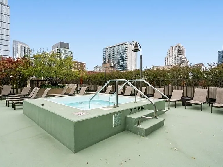400 N La Salle Dr #1303 — Photo 18