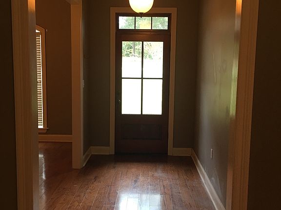 4th image of 90 Auburn Pl