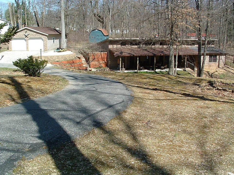 1st image of 3682 N Woodview Hills Dr