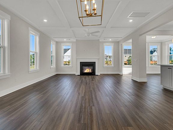 4th image of 132 Grange Cir