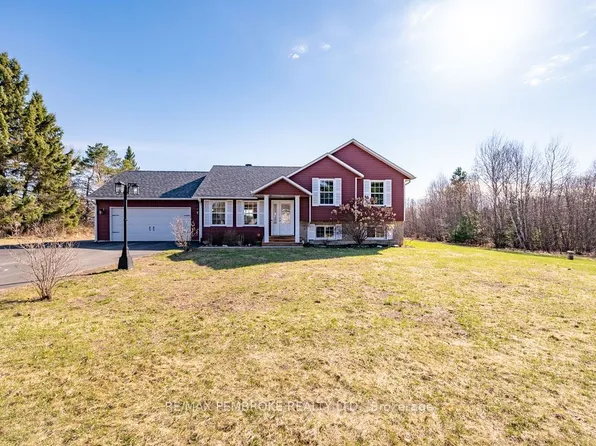 15 Samuel St, Laurentian Valley, ON K8A 6W6