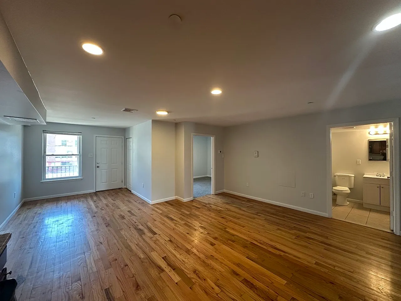 3 bed, 2200 sqft, $1,695 — Photo 3