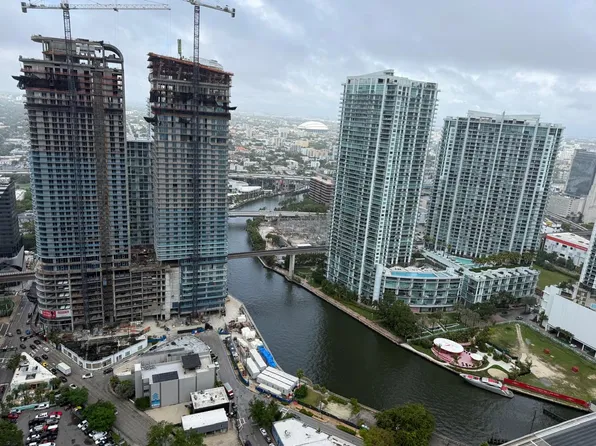 68 SE 6th St, Miami, FL