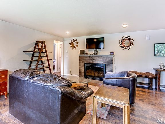 4th image of 6007 99th St SW