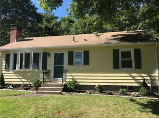 27 Briarwood Ln, Milford, CT 06460