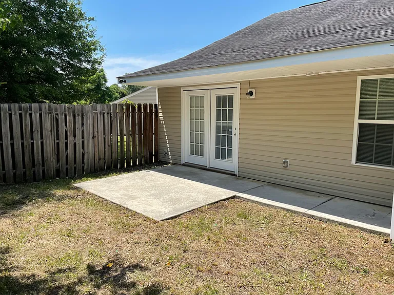 2104 Julius Dr — Photo 9