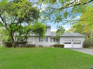 28 Van Schaik Ln, Wyckoff, NJ 07481