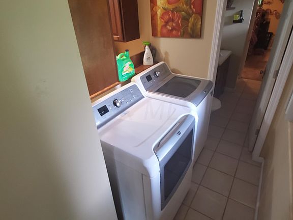 3rd image of 6814 Gilette Dr