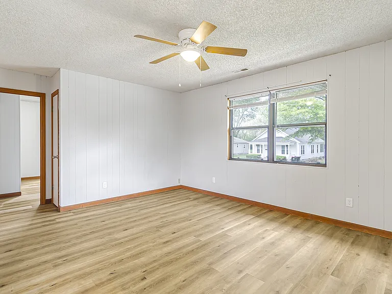 420 Franklin Ave — Photo 9