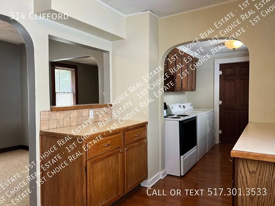 2-Bdr 1.5-Bth House With Gardening Potential — Photo 4