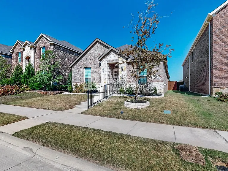 2321 Astapor Dr — Photo 7