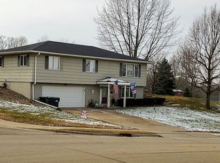 1351 2nd Ave S, Clinton, IA 52732