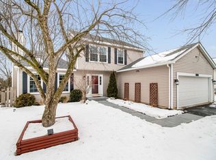 839 Pin Oak Cir, Cary, IL 60013