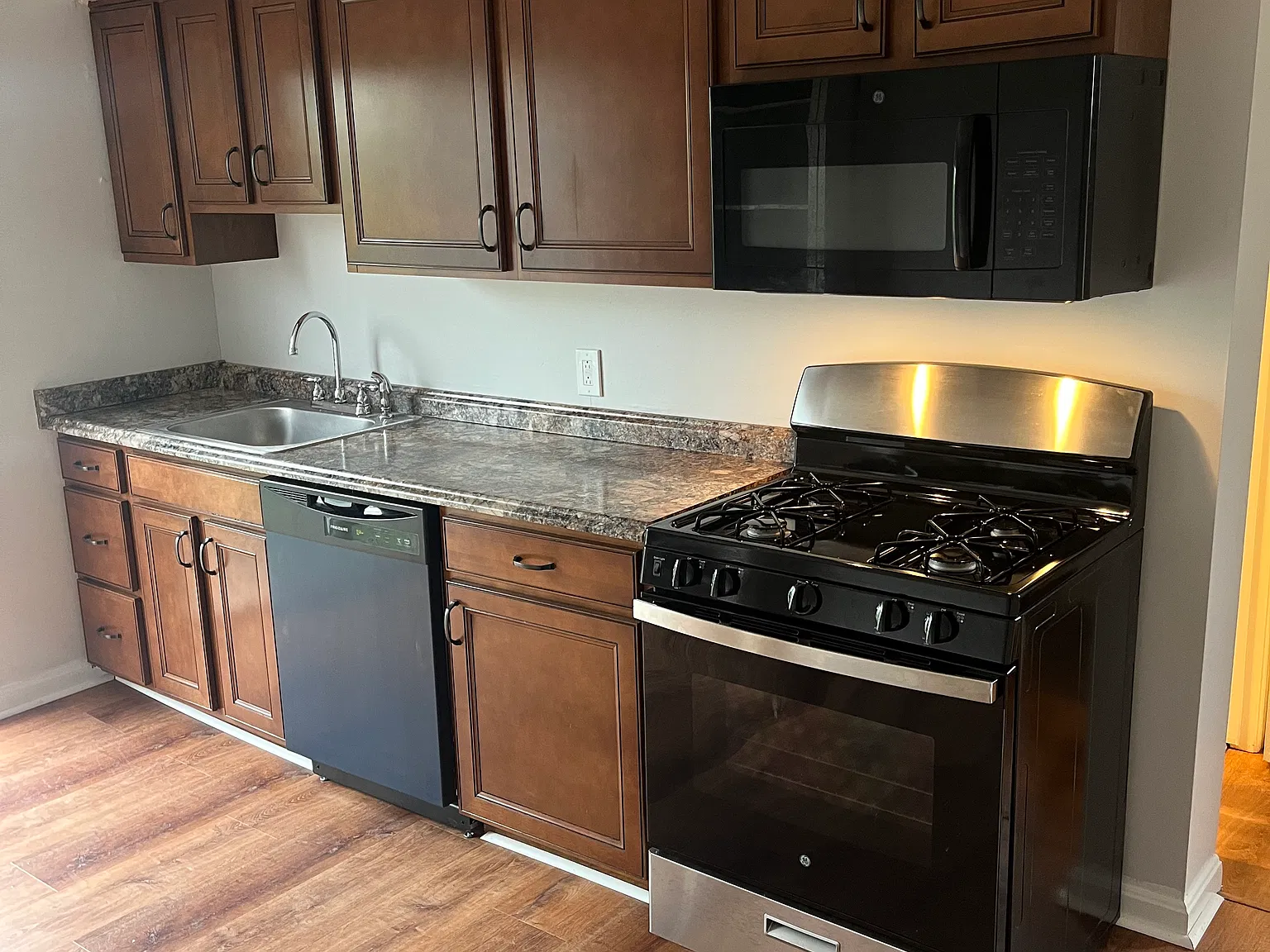 1 bed, 800 sqft, $925 — Photo 2