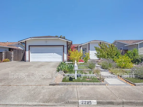 2225 Mount Whitney Dr, Pittsburg, CA 94565
