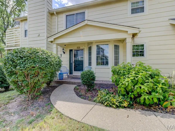 3115 Autumn Trace Dr, Maryland Heights, MO 63043