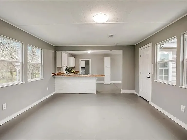 720 E Guadalupe St — Photo 1