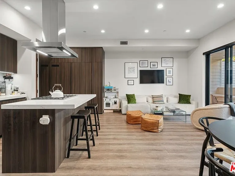 556 N Flores St #2B — Photo 6