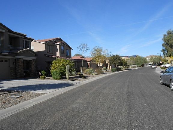 4th image of 965 E Saddleback Pl