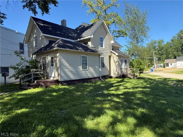 414 Harbor St, Conneaut, OH 44030