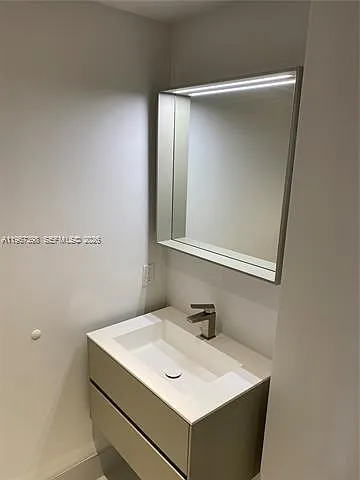 9521 E Bay Harbor Dr — Photo 17