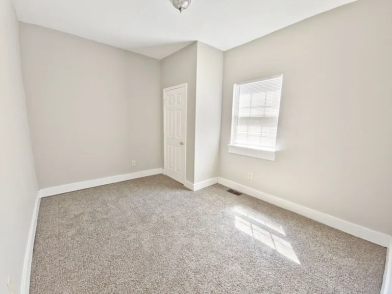 1303 S 26th St — Photo 5