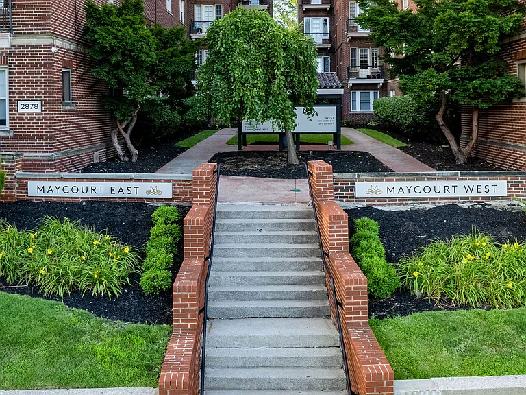 Maycourt Apartments — Photo 11