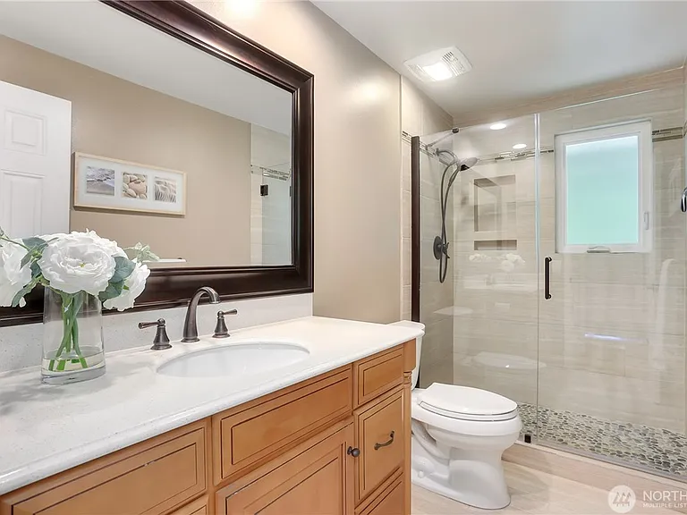 18829 SE 46th Way — Photo 3