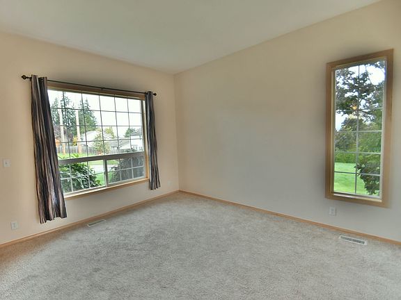 4th image of 3412 95th Pl SE