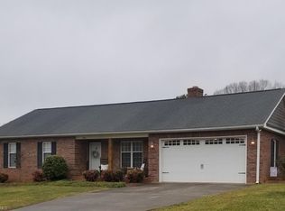 106 Marvin Ln, King, NC 27021